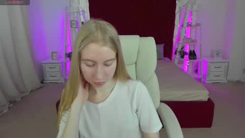 Snapshot of alina__blonde chatting on July 2026 05:35:02 AM Alina online show from July 2026 05:35:02 AM