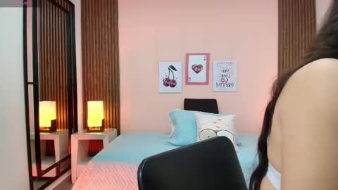 Alina online show from December 2025 11:52:01 AM