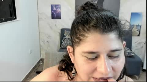 Snapshot of alinabozz1 chatting on June 2026 05:05:02 AM alinabozz1 online show from June 2026 05:05:02 AM