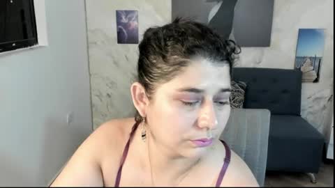 Snapshot of alinabozz1 chatting on June 2026 05:17:01 AM alinabozz1 online show from June 2026 05:17:01 AM