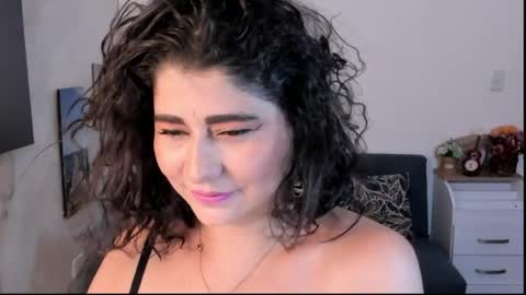 Snapshot of alinabozz1 chatting on June 2026 05:10:01 AM alinabozz1 online show from June 2026 05:10:01 AM