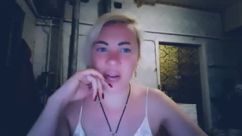 Snapshot of alinafrey_ chatting on May 2026 02:19:02 AM Alina online show from May 2026 02:19:02 AM