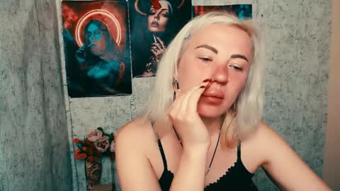 Snapshot of alinafrey_ chatting on May 2026 03:57:02 AM Alina online show from May 2026 03:57:02 AM