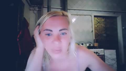 Snapshot of alinafrey_ chatting on May 2026 03:27:01 PM Alina online show from May 2026 03:27:01 PM