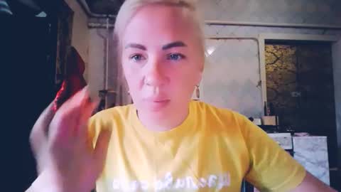 Snapshot of alinafrey_ chatting on May 2026 05:35:01 AM Alina online show from May 2026 05:35:01 AM