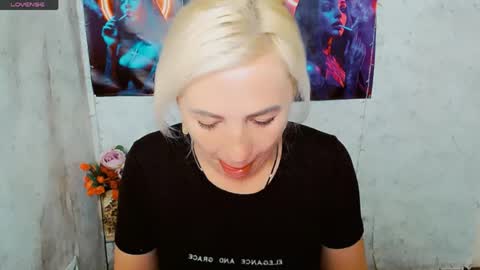 Snapshot of alinafrey_ chatting on May 2026 07:59:01 AM Alina online show from May 2026 07:59:01 AM