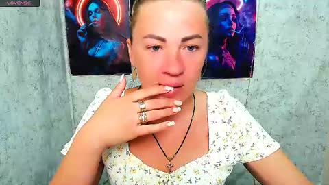 Snapshot of alinafrey_ chatting on June 2026 04:48:02 AM Alina online show from June 2026 04:48:02 AM