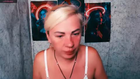 Snapshot of alinafrey_ chatting on June 2026 04:46:01 AM Alina online show from June 2026 04:46:01 AM