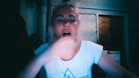 Snapshot of alinafrey_ chatting on June 2026 07:02:01 PM Alina online show from June 2026 07:02:01 PM