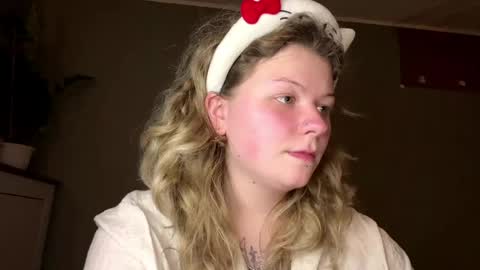 Alina online show from April 2026 10:44:02 PM