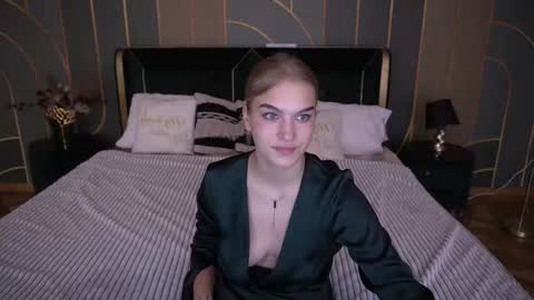 Alina online show from December 2025 12:54:01 PM