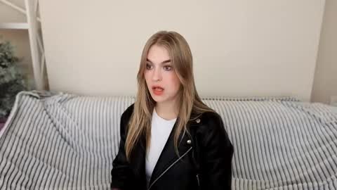 Snapshot of alinalemon chatting on March 2026 09:32:02 PM Alina online show from March 2026 09:32:02 PM