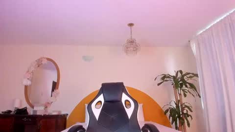 Snapshot of alinasimmons chatting on May 2026 01:04:02 PM AlinaSimmons online show from May 2026 01:04:02 PM