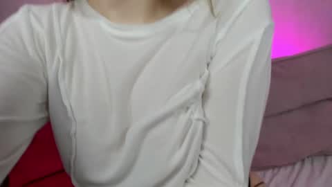 Snapshot of alisa_lesly chatting on December 2024 07:53:01 AM Alisa GMT2 Wen - Sun 10 AM - 4 PM except Monday and Tuesday online show from December 2024 07:53:01 AM