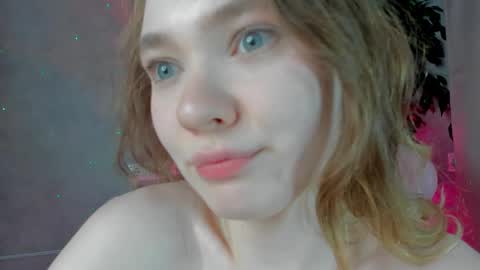 Snapshot of alisa_lesly chatting on January 2025 10:17:02 AM Alisa GMT2 Wen - Sun 10 AM - 4 PM except Monday and Tuesday online show from January 2025 10:17:02 AM