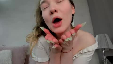 Snapshot of alisa_lesly chatting on February 2025 07:40:01 AM Alisa GMT2 Wen - Sun 10 AM - 4 PM except Monday and Tuesday online show from February 2025 07:40:01 AM