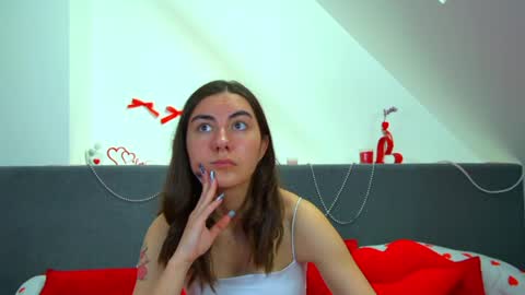 Snapshot of alisaalarie chatting on May 2026 06:43:01 AM Alisa online show from May 2026 06:43:01 AM