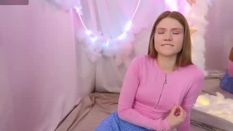 Alisia online show from October 2025 09:30:01 AM