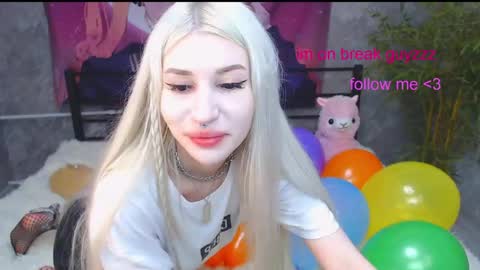 Snapshot of alison_moonlight chatting on May 2026 02:45:01 PM Alison online show from May 2026 02:45:01 PM