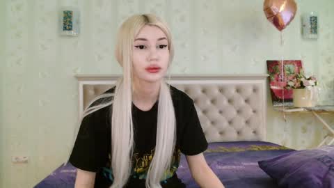 Snapshot of alison_moonlight chatting on May 2026 04:04:02 PM Alison online show from May 2026 04:04:02 PM