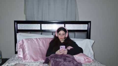 Snapshot of alisonfieldsxo chatting on May 2026 01:57:16 AM Alison Fields online show from May 2026 01:57:16 AM