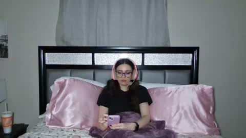 Snapshot of alisonfieldsxo chatting on June 2026 06:18:02 AM Alison Fields online show from June 2026 06:18:02 AM
