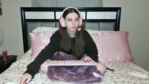 Snapshot of alisonfieldsxo chatting on June 2026 04:24:02 AM Alison Fields online show from June 2026 04:24:02 AM