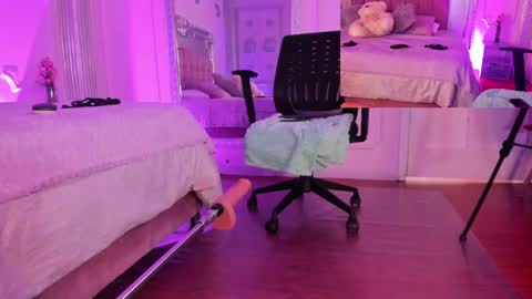 Alison Fishert online show from January 2025 03:02:01 PM