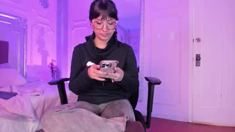 Alison Fishert online show from November 2025 12:04:01 PM