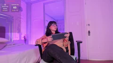 Alison Fishert online show from November 2025 12:05:01 PM