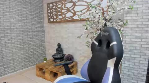 alisonn_doll online show from October 2025 01:13:01 PM