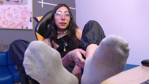 aliss_angel_ online show from April 2026 08:09:01 PM