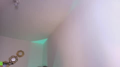 Snapshot of aliss_es chatting on November 2025 06:18:01 PM ALISS online show from November 2025 06:18:01 PM