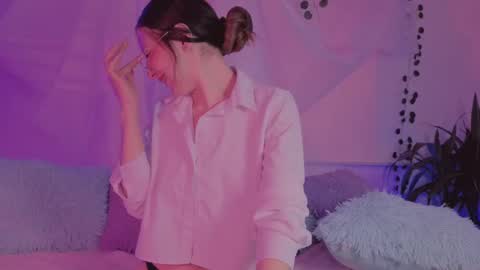 Mia online show from September 2025 10:10:02 PM