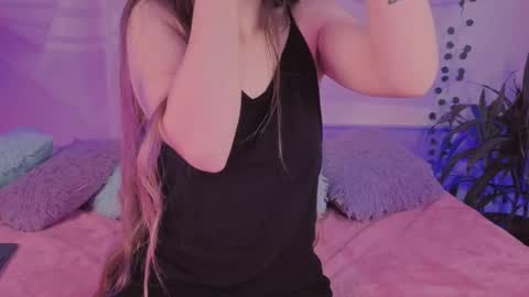 Mia online show from September 2025 09:28:02 PM