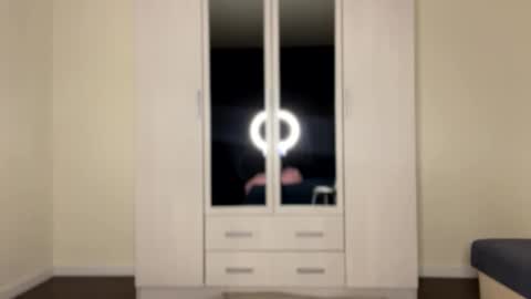 Alissa online show from October 2025 06:28:02 PM