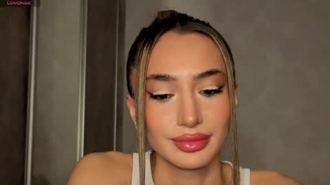Snapshot of alissadreams chatting on May 2026 04:03:01 PM Alissa online show from May 2026 04:03:01 PM