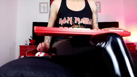 Snapshot of alisse_moore chatting on May 2026 12:31:02 PM Alisse online show from May 2026 12:31:02 PM