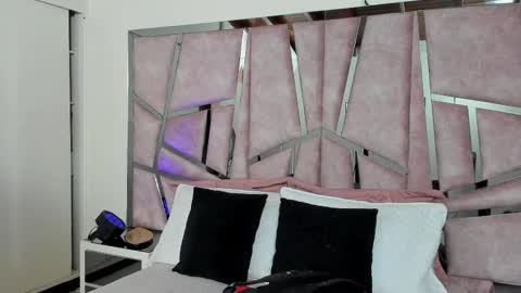 Snapshot of alixmartin1 chatting on October 2025 08:28:02 PM alix online show from October 2025 08:28:02 PM