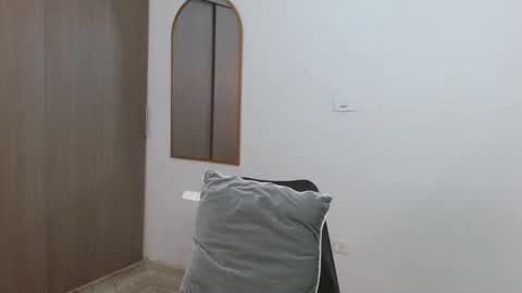 Snapshot of alixmartin1 chatting on November 2025 06:00:02 PM alix online show from November 2025 06:00:02 PM