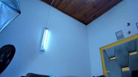 Aliyah... online show from November 2025 09:17:01 PM