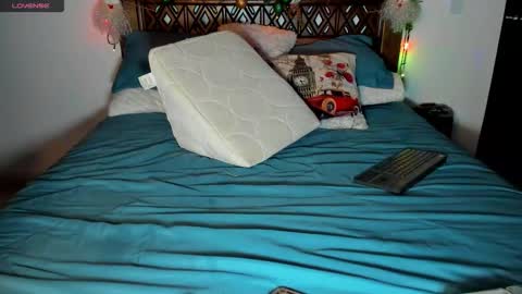 Andrea..... online show from December 2025 11:25:02 PM