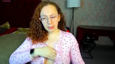 Snapshot of alla_dream chatting on February 2026 01:20:01 PM Alla online show from February 2026 01:20:01 PM