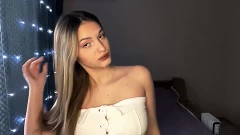 Snapshot of allenefeela chatting on February 2026 08:21:01 AM Emily online show from February 2026 08:21:01 AM