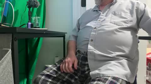 Allergictolove online show from January 2025 10:32:02 PM