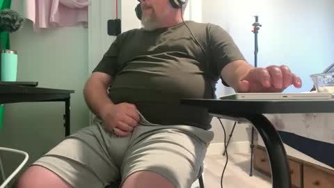 Allergictolove online show from September 2025 11:04:01 PM