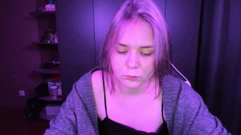 Snapshot of alli_zi chatting on November 2025 06:52:02 PM Blair online show from November 2025 06:52:02 PM