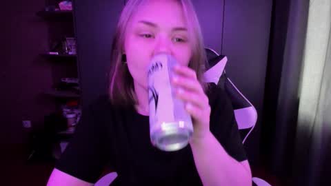 Snapshot of alli_zi chatting on November 2025 04:40:02 AM Blair online show from November 2025 04:40:02 AM