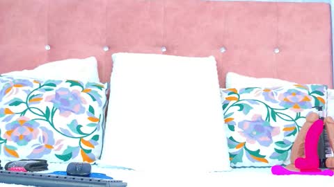 Allicia online show from November 2025 07:18:02 PM