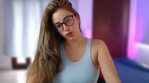 allieemod online show from February 2025 08:00:01 PM